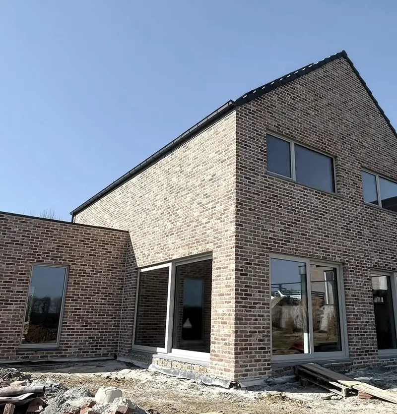 Maison avec nouveaux châssis et nouvelle porte d'entrée