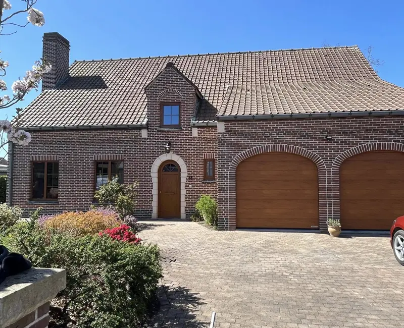 Nouveaux châssis placés sur une villa