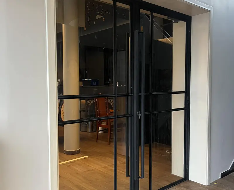 Nouvelle porte fenêtre d'intérieur